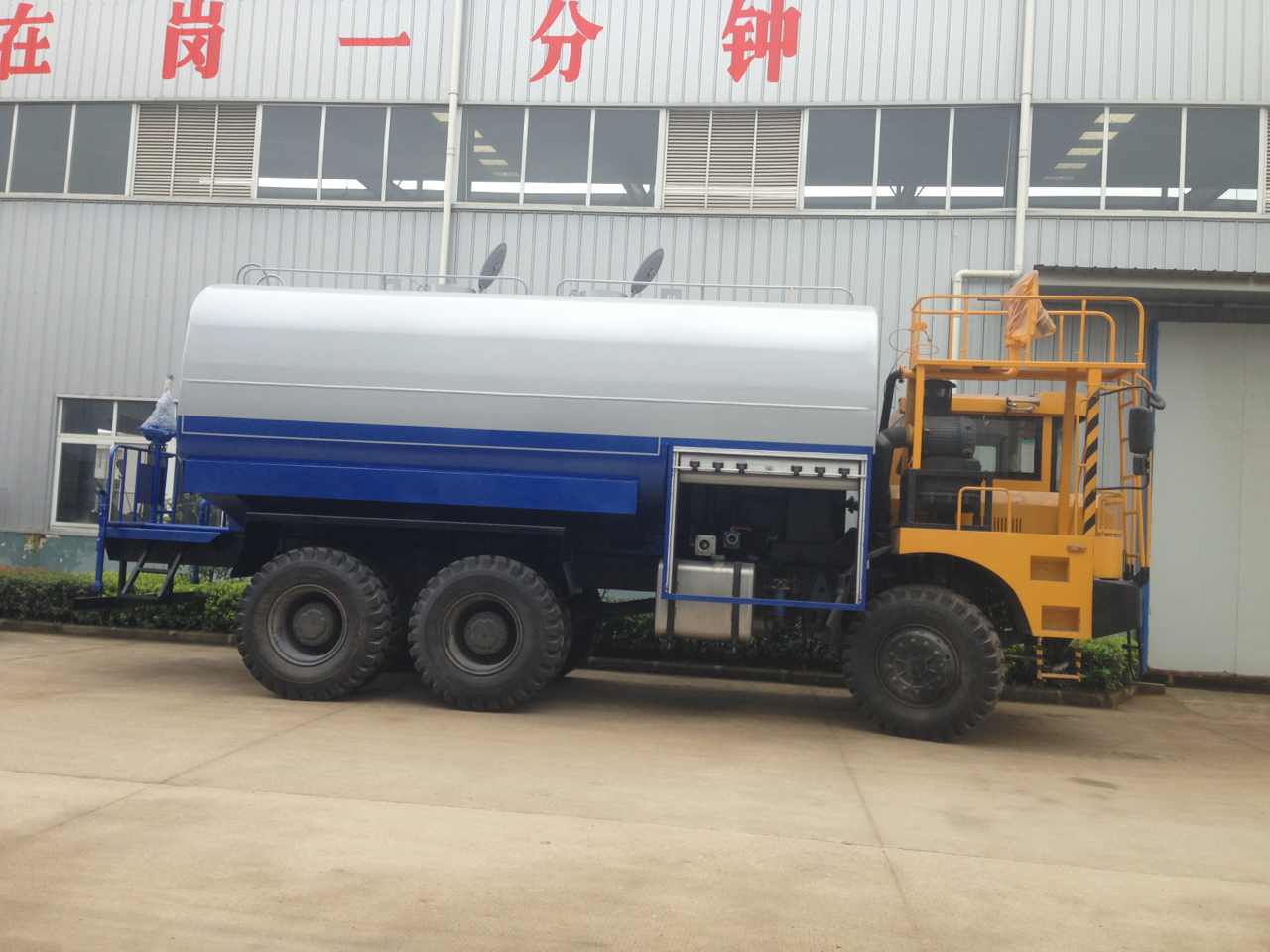 內(nèi)蒙古明達(dá)煤礦購買的全驅(qū)運(yùn)水車 內(nèi)蒙古明達(dá)煤礦購買的全驅(qū)運(yùn)水車