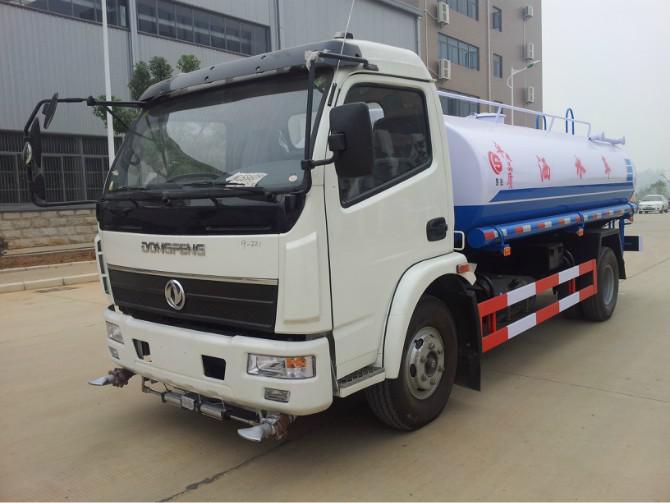 東風(fēng)灑水車 東風(fēng)灑水車