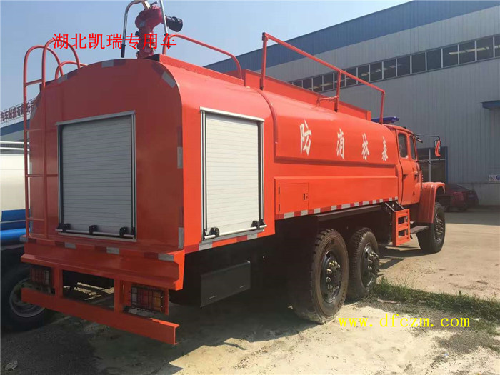越野消防灑水車后卷簾門(mén)及高炮 越野消防灑水車后卷簾門(mén)及高炮