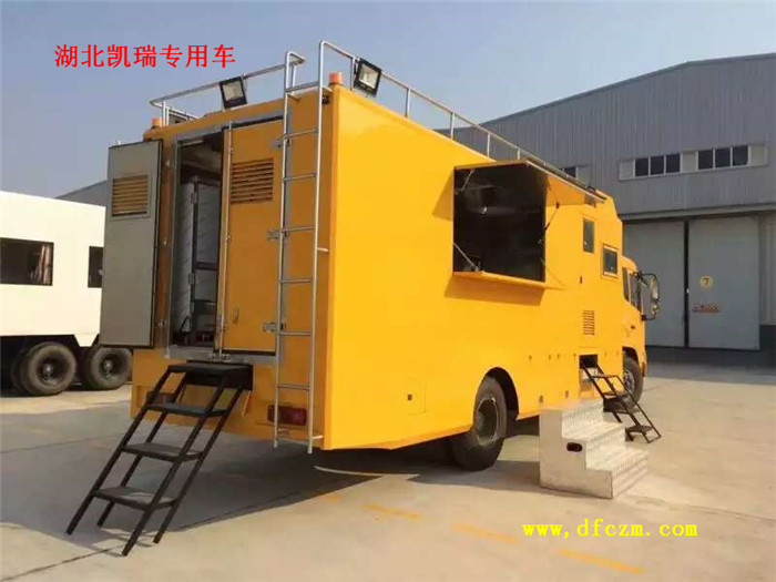 東風(fēng)天錦炊事車(chē)側(cè)面照片 東風(fēng)天錦炊事車(chē)側(cè)面照片