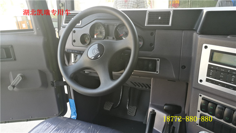 東風(fēng)猛士森林消防運(yùn)兵車儀表臺 東風(fēng)猛士森林消防運(yùn)兵車儀表臺