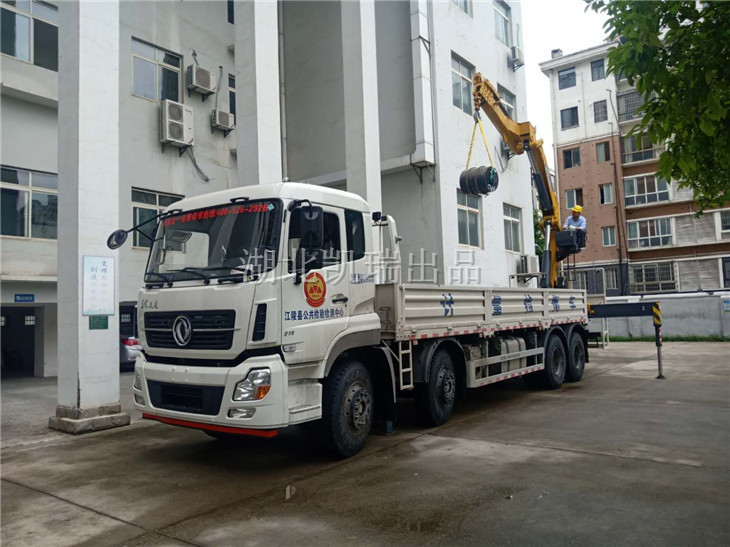 現(xiàn)場實際操作檢衡車裝卸砝碼 現(xiàn)場實際操作檢衡車裝卸砝碼