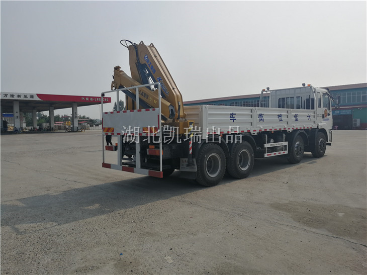 四軸計(jì)量檢衡車裝配徐工6.3噸吊機(jī) 四軸計(jì)量檢衡車裝配徐工6.3噸吊機(jī)