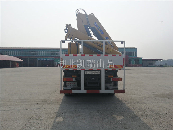 東風(fēng)四軸計(jì)量檢衡車后視圖 東風(fēng)四軸計(jì)量檢衡車后視圖