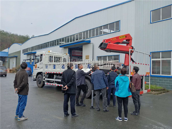 我公司技術(shù)人員講解車輛操作注意事項(xiàng)及使用規(guī)范 我公司技術(shù)人員講解車輛操作注意事項(xiàng)及使用規(guī)范