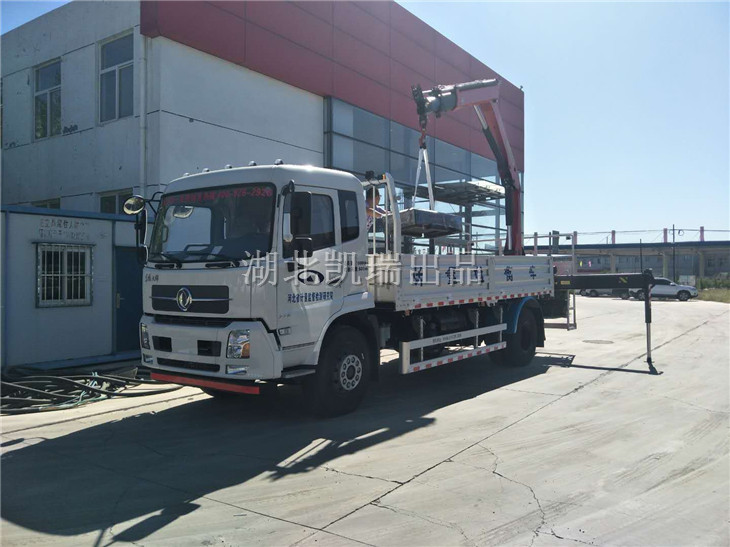 河北省計(jì)量監(jiān)督檢測(cè)研究院工作人員試驗(yàn)吊機(jī) 河北省計(jì)量監(jiān)督檢測(cè)研究院工作人員試驗(yàn)吊機(jī)