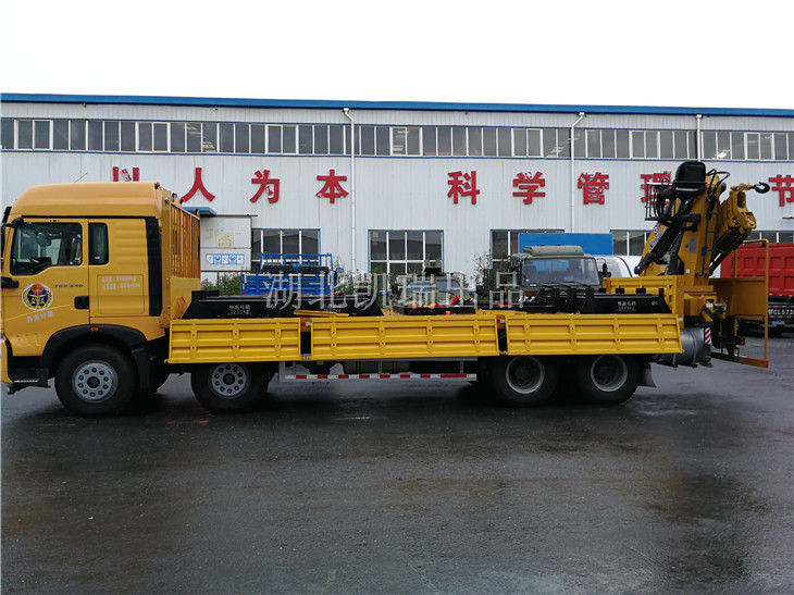 計(jì)量檢衡車發(fā)運(yùn)前測試左 計(jì)量檢衡車發(fā)運(yùn)前測試左