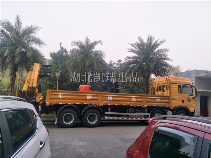 自貢計(jì)量所檢衡車停放單位院內(nèi) 自貢計(jì)量所檢衡車停放單位院內(nèi)