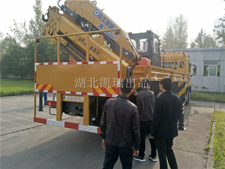 自貢計(jì)量所領(lǐng)導(dǎo)檢查計(jì)量檢衡車 自貢計(jì)量所領(lǐng)導(dǎo)檢查計(jì)量檢衡車