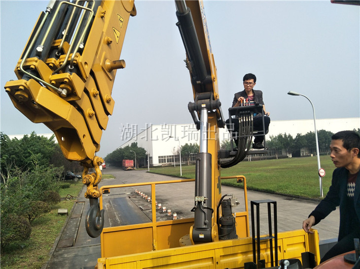 計(jì)量檢衡車吊裝叉車上下車輛 計(jì)量檢衡車吊裝叉車上下車輛