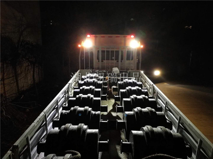 濰坊市計量所檢衡車夜間狀態(tài) 濰坊市計量所檢衡車夜間狀態(tài)