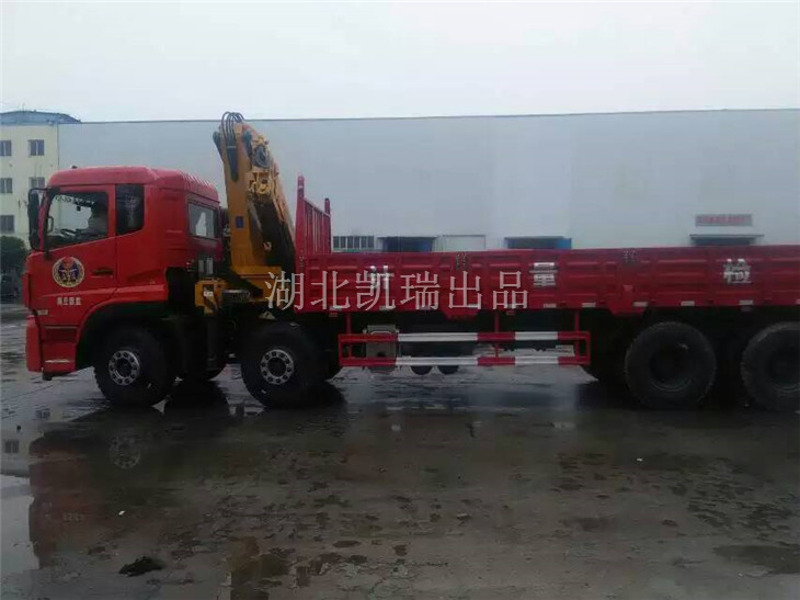 噴涂在車廂欄板上的計(jì)量檢衡車字樣 噴涂在車廂欄板上的計(jì)量檢衡車字樣