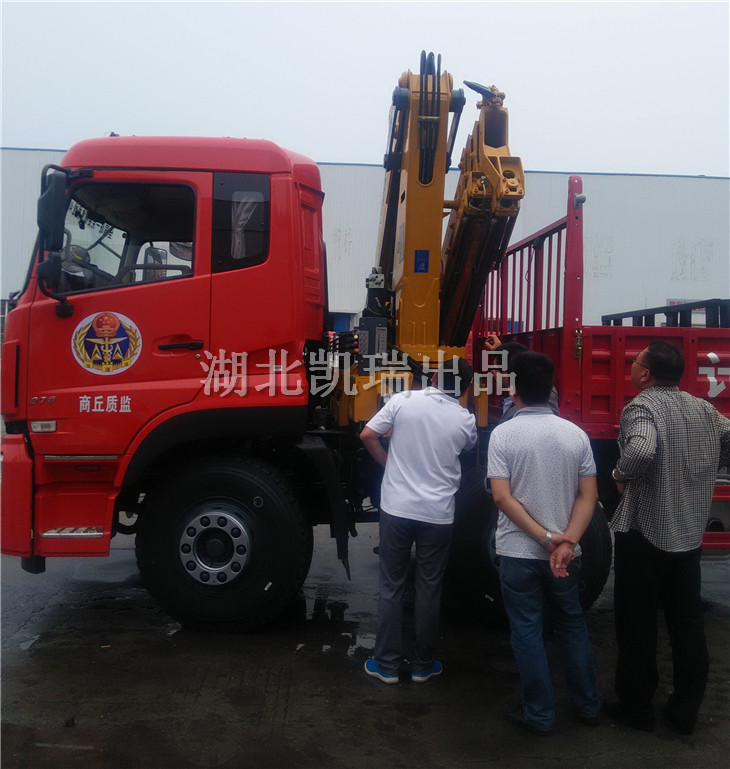 對(duì)吊機(jī)進(jìn)行講解培訓(xùn) 對(duì)吊機(jī)進(jìn)行講解培訓(xùn)