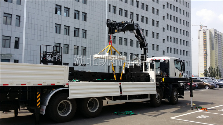 車廂欄板兩側打開作業(yè) 車廂欄板兩側打開作業(yè)