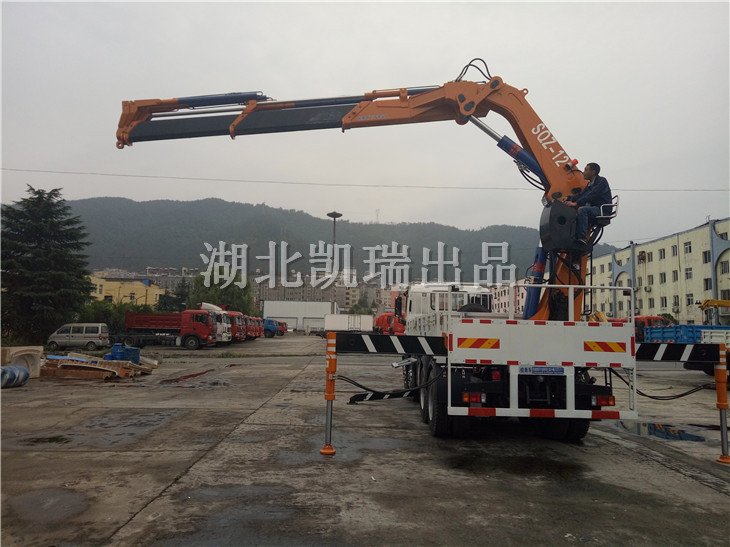 計(jì)量所驗(yàn)收人員操作吊臂 計(jì)量所驗(yàn)收人員操作吊臂