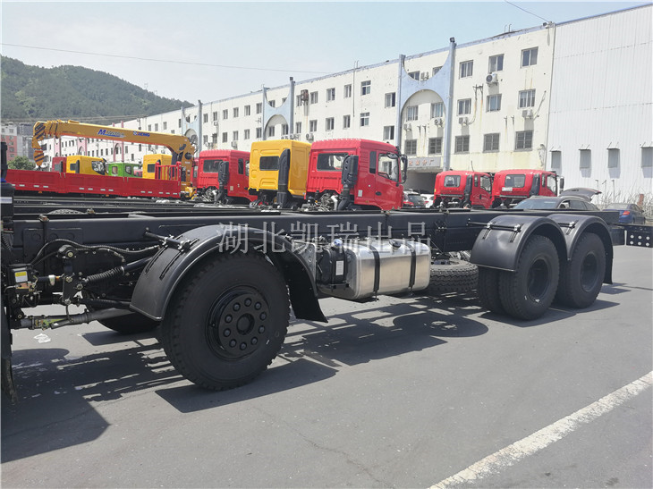 檢衡車底盤左側(cè)備胎側(cè)掛 檢衡車底盤左側(cè)備胎側(cè)掛