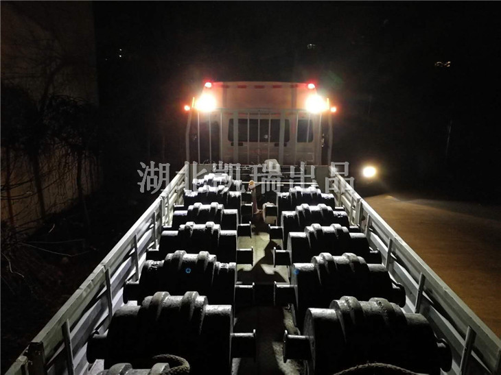 砝碼裝載在固定架內(nèi)夜間狀態(tài) 砝碼裝載在固定架內(nèi)夜間狀態(tài)