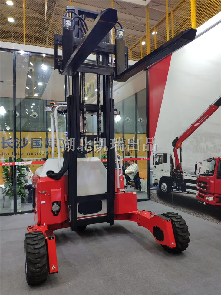 三輪叉車貨叉起升狀態(tài) 三輪叉車貨叉起升狀態(tài)