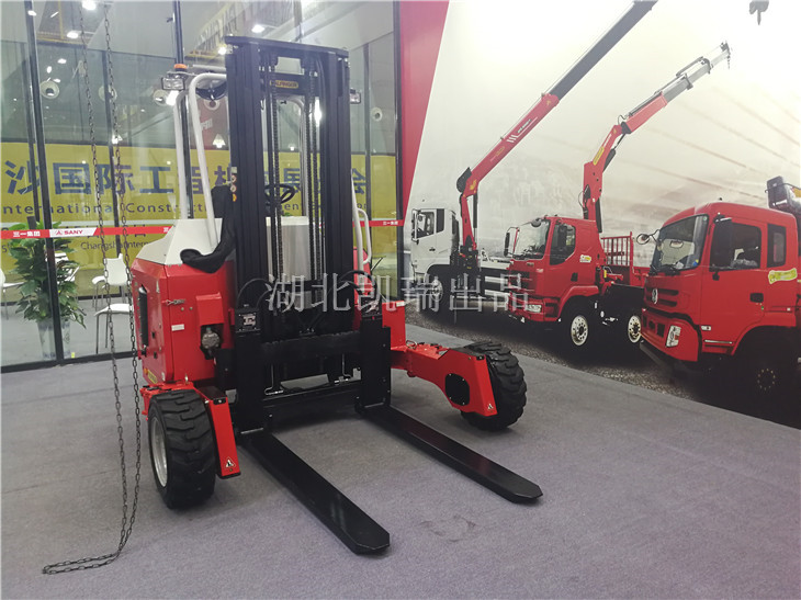 三輪叉車靜止?fàn)顟B(tài) 三輪叉車靜止?fàn)顟B(tài)