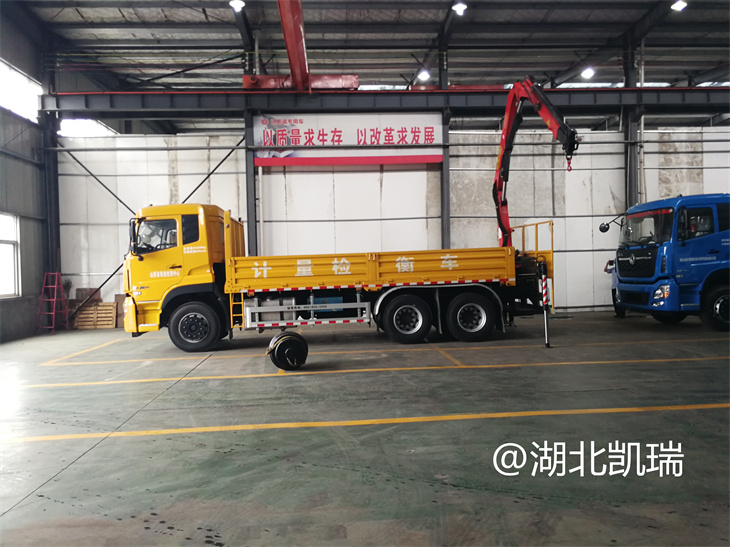 操作檢衡車吊機查看空載運行情況 操作檢衡車吊機查看空載運行情況