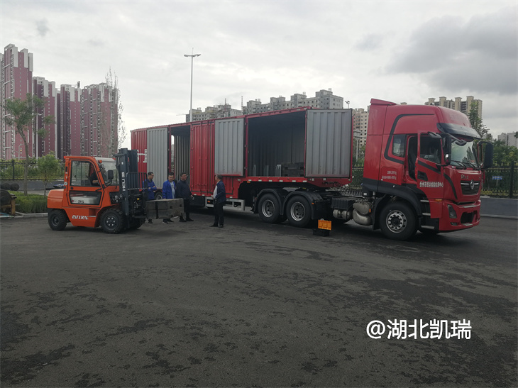 指導(dǎo)叉車裝卸砝碼到計量檢衡半掛車 指導(dǎo)叉車裝卸砝碼到計量檢衡半掛車