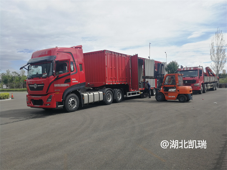 叉車作業(yè)計量檢衡半掛車現(xiàn)場 叉車作業(yè)計量檢衡半掛車現(xiàn)場